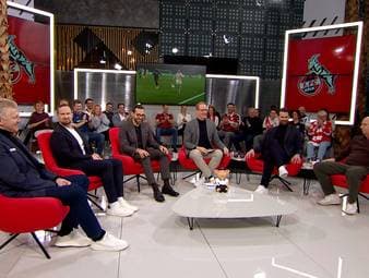 Die SPORT1-Experten Mario Basler und Stefan Effenberg diskutieren über eine Kölner Chance durch Luca Waldschmidt beim Spiel in Leverkusen. Basler lässt sich zu einem frechen Spruch in Richtung Effenberg hinreißen.