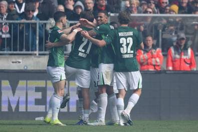 Wölfe leben und schießen St. Pauli in Liga zwei
