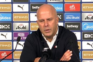 Titelrennen in weiter Ferne? Slot reagiert