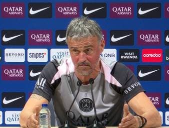Das spektakuläre 5:4 zwischen PSG und Bayern hat hohe Wellen geschlagen. Beide Trainer müssen sich kritischen Nachfragen zur Defensivleistung stellen.