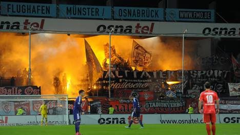 Fans aus Halle zündeten im Gästeblock Pyrotechnik