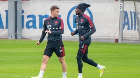 Alphonso Davies trainierte am Mittwoch noch mit seinen Mannschaftskollegen des FC Bayern