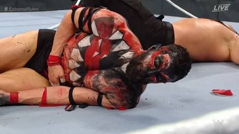 Finn Balor wurde am Ende von WWE Extreme Rules 2021 düpiert