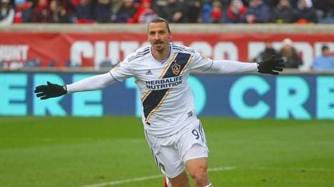 Los Angeles Galaxy v Chicago Fire