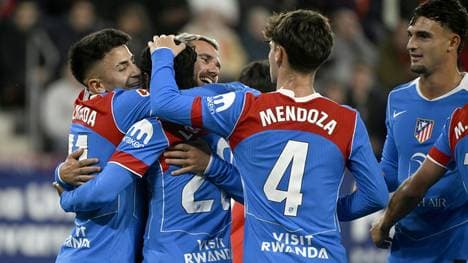 Ademola Lookman bejubelt seinen Elfmetertreffer