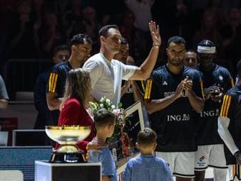 Eine Legende verabschiedet sich: Weltmeister, Europameister und Co-Kapitän Johannes Voigtmann beendet seine Karriere als Deutscher Nationalspieler und erhält einen emotionalen Abschied in Köln.