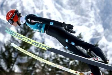 DSV-Adler fliegen am Podest vorbei