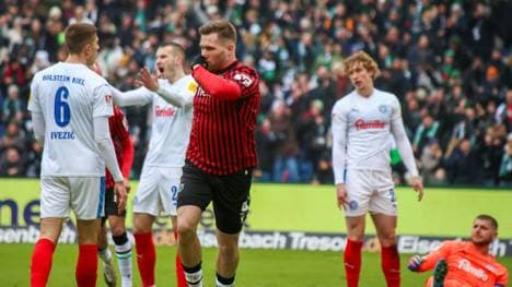 Källman (Mitte) trifft für Hannover