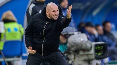 TSG-Coach Christian Ilzer treibt seine Mannschaft auch von der Seitenlinie immer wieder an! 