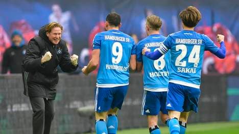 Gisdol jubelt mit Hamburg-Spielern