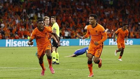 Denzel Dumfries traf in der Schlussphase für die Niederlande