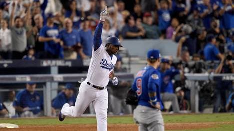 Yasiel Puig feiert seinen Homerun für die Los Angeles Dodgers