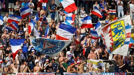 Holstein Kiel bestraft eine Gruppe von Fans