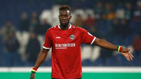 Salif Sane spielt bei Hannover 96 in der Abwehr