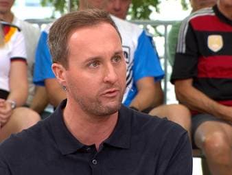 Die Personalie Julian Nagelsmann beschäftigt die Runde im FIROCKX.ONE WM Doppelpass auch nach seinem Rücktritt weiter. Vor allem die kommunikativen Verfehlungen werden von einem Gast nochmals hervorgehoben.