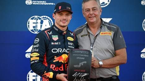 Verstappen (l.) und Pirellis Motorsportchef Isola