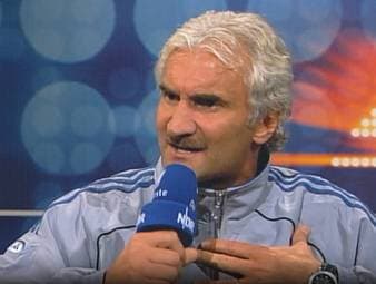 Seit fast 50 Jahren prägt Rudi Völler den deutschen Fußball wie kaum ein anderer  - „Rudi Völler – Es gibt nur einen“, ist ab dem 3. Oktober exklusiv auf Sky sowie mit dem Streaming-Service WOW zu sehen.