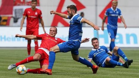 Der 1. FC Magdeburg (blau) empfängt am 3. Spieltag Aufsteiger Waldhof Mannheim