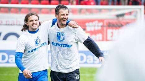 Marcel Schlosser (l.) stieg unter Trainer Jens Härtel mit dem 1. FC Magdeburg 2014/15 in die 3. Liga auf