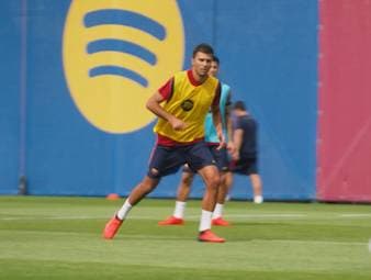 Der FC Barcelona verpflichtet Rodri für rund 60 Millionen Euro von Manchester City. Am Montag steht der Spanier erstmals auf dem Trainingsplatz der Katalanen. 