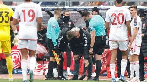 Schiedsrichter Richard Hempel verletzt sich an der Wade