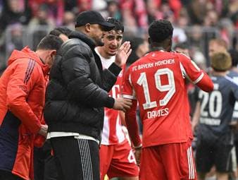 Die Verletzung von Alphonso Davies dürfte beim 3:2-Sieg gegen Eintracht Frankfurt der große Wermutstropfen für den FC Bayern München sein. Trainer Vincent Kompany gab nach dem Spiel ein erstes Update.