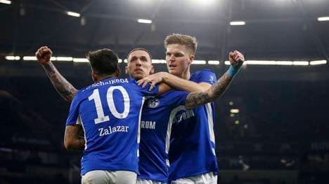 Der FC Schalke 04 tritt in der 2. Bundesliga mit einem Sondertrikot an (Archivfoto)
