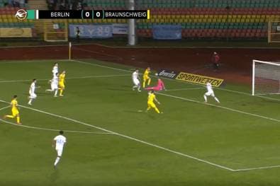 Spektakel im Nachholspiel: Braunschweig nutzt jeden Patzer