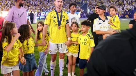 Cristiano Ronaldo mit Familie im Stadion in Riad