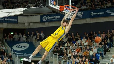 Procida mit seinen 1,98 m bei einem Dunk