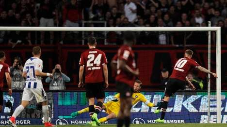 1. FC Nuernberg v Karlsruher SC - Second Bundesliga