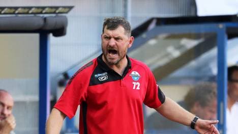 Steffen Baumgart wurde mit einer Gelben Karte verwarnt