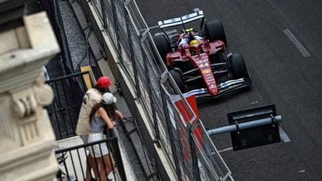 Lewis Hamilton in den Straßen von Baku
