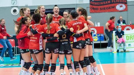 Die Frauen des SC Potsdam bejubeln den Sieg gegen Dresden