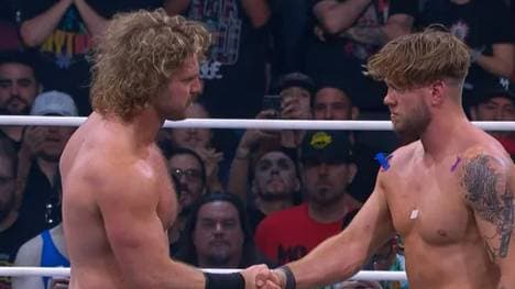 Hangman Page (l.) gewann das Hauptmatch bei AEW Double or Nothing gegen Will Ospreay