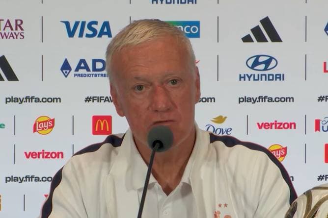 So emotional verabschiedet sich Deschamps