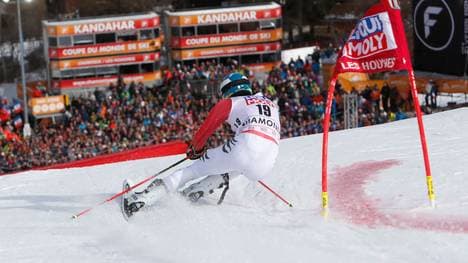 Alexander Schmid rast erstmals auf das Podium