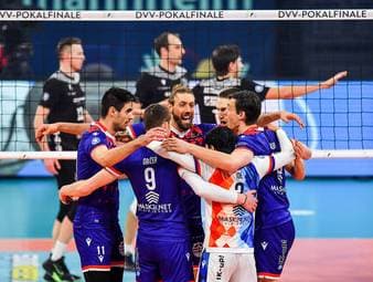 Gala gegen Netzhoppers! Frankfurt erstmals Pokalsieger