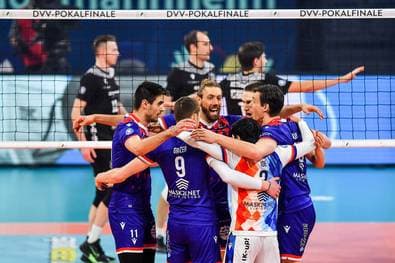 Gala gegen Netzhoppers! Frankfurt erstmals Pokalsieger