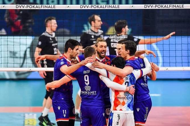 Gala gegen Netzhoppers! Frankfurt erstmals Pokalsieger