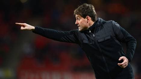 Rene Weiler kann mit dem 1. FC Nürnberg wieder bis auf 3 Punkte an RB Leipzig heranrücken