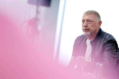 Becker kämpft mit den Tränen