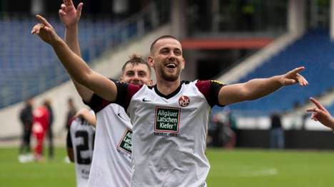 Der 1. FC Kaiserslautern feiert einen überdeutlichen Sieg