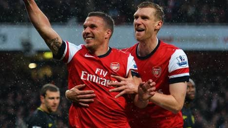 Lukas Podolski-Per Mertesacker-FC Arsenal-Torjubel