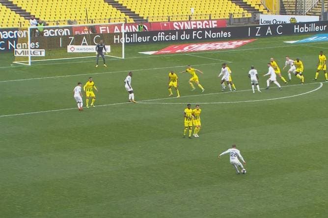 Aus 40 Metern! Dieser Freistoß lässt Roberto Carlos neidisch werden