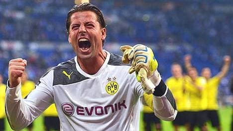 Roman Weidenfeller ist bei Dortmund die klare Nummer eins. In der Nationalmannschaft steht er in der Rangliste klar hinter Neuer und hat keine Chance an Neuer vorbei zu kommen. Das hat seine Gründe. VORTEIL BAYERN