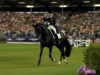 Nach einem vierten Platz im Grand Prix Spécial gab es für Isabell Werth bei der Reit-WM in Aachen doch noch das Happy End. Die deutsche Rekordreiterin sicherte sich in der Kür ihre 14. WM-Medaille.
