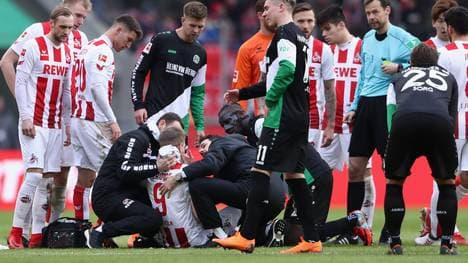 Simon Terodde wurde von Salif Sane mit dem Stollen im Gesicht getroffen