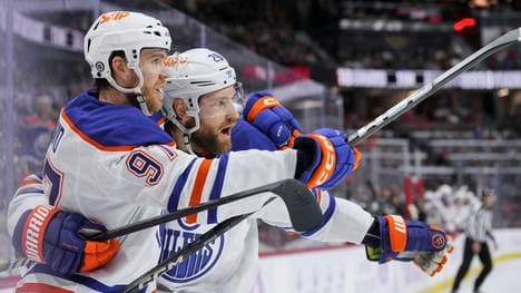 Leon Draisaitl (r.) traf bereits in der ersten Minute