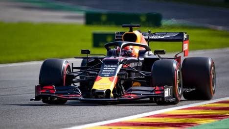 RED BULL: Max Verstappen hat seinen Platz im Cockpit in der kommenden Saison unbestritten sicher, nach der Degradierung von Gasly und der Beförderung von Albon ist die Besetzung des zweiten Fahrzeugs allerdings noch unklar